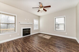 1004 Allegiance Dr in Locust Grove, GA - Foto de edificio - Building Photo