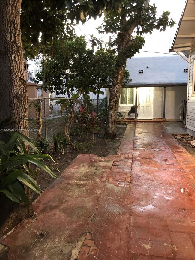 518 SW 15th Ave-Unit -4 in Miami, FL - Building Photo - Building Photo
