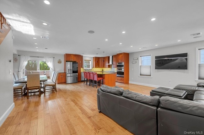 57 Red Ground Rd in Roslyn Heights, NY - Building Photo - Building Photo