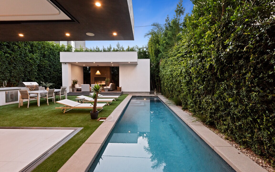 523 N Harper Ave in Los Angeles, CA - Building Photo