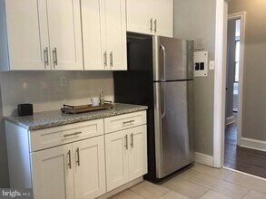 2031 Locust St in Philadelphia, PA - Foto de edificio - Building Photo