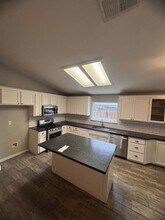 806 Augusta Hills Dr in Bakersfield, CA - Foto de edificio - Building Photo