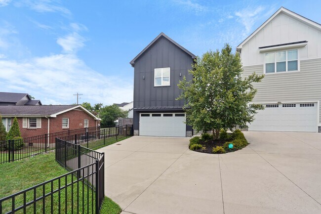 605 Bagleyshop Dr in Nashville, TN - Building Photo - Building Photo