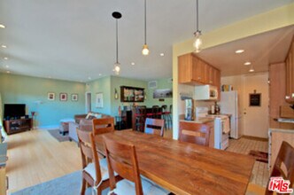 612 S Barrington Ave-Unit -415 in Los Angeles, CA - Building Photo - Building Photo