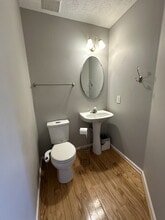 9817 Bayline Cir in Owings Mills, MD - Foto de edificio - Building Photo