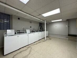 914 W Dakin St, Unit 914-207 in Chicago, IL - Building Photo - Building Photo