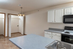 Lakewood Village in Springfield, MO - Building Photo