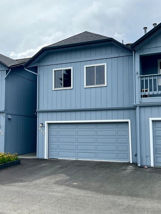 617 King Arthur Cir in Anchorage, AK - Building Photo