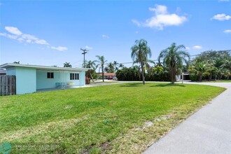 2215 SE 10th St in Pompano Beach, FL - Building Photo - Building Photo