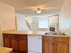 115 Austin Stone Dr in Duncanville, TX - Foto de edificio - Building Photo