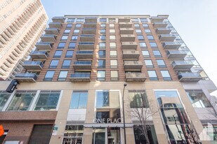 1 E 8th St, Unit 505 in Chicago, IL - Building Photo