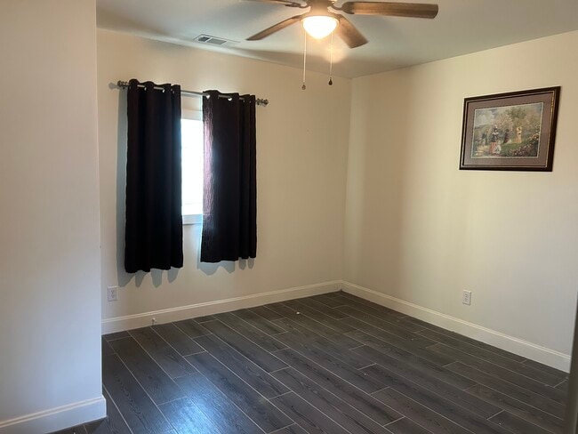 2857 Farm-To-Market Rd 322 in Palestine, TX - Building Photo - Building Photo