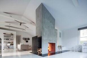 39 St Andrews Rd in Southampton, NY - Building Photo