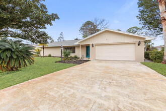 2 Beverly Pl in Palm Coast, FL - Building Photo - Building Photo