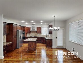 14718 SE Badger Creek Rd in Happy Valley, OR - Foto de edificio - Building Photo