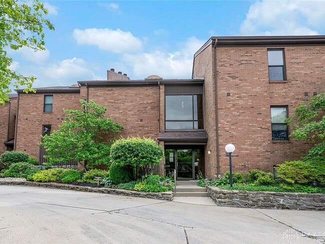 558 Davenport Ave, Unit #8 in Cincinnati, OH - Foto de edificio - Building Photo