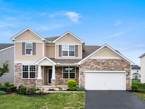685 Eagle Walk Rd in Delaware, OH - Foto de edificio - Building Photo