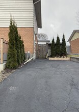 8 Burk Crt in Bowmanville, ON - Building Photo - Building Photo