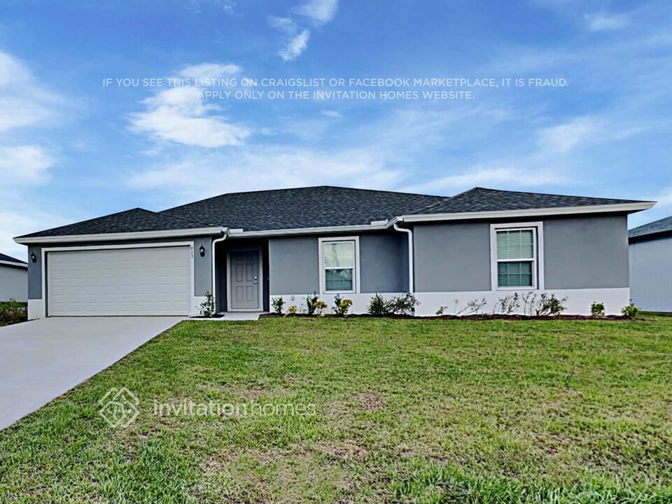 1025 SW 1st St in Cape Coral, FL - Building Photo