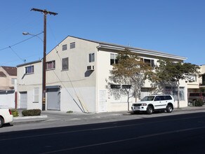 Arbor Vitae Apartments in Inglewood, CA - Foto de edificio - Building Photo