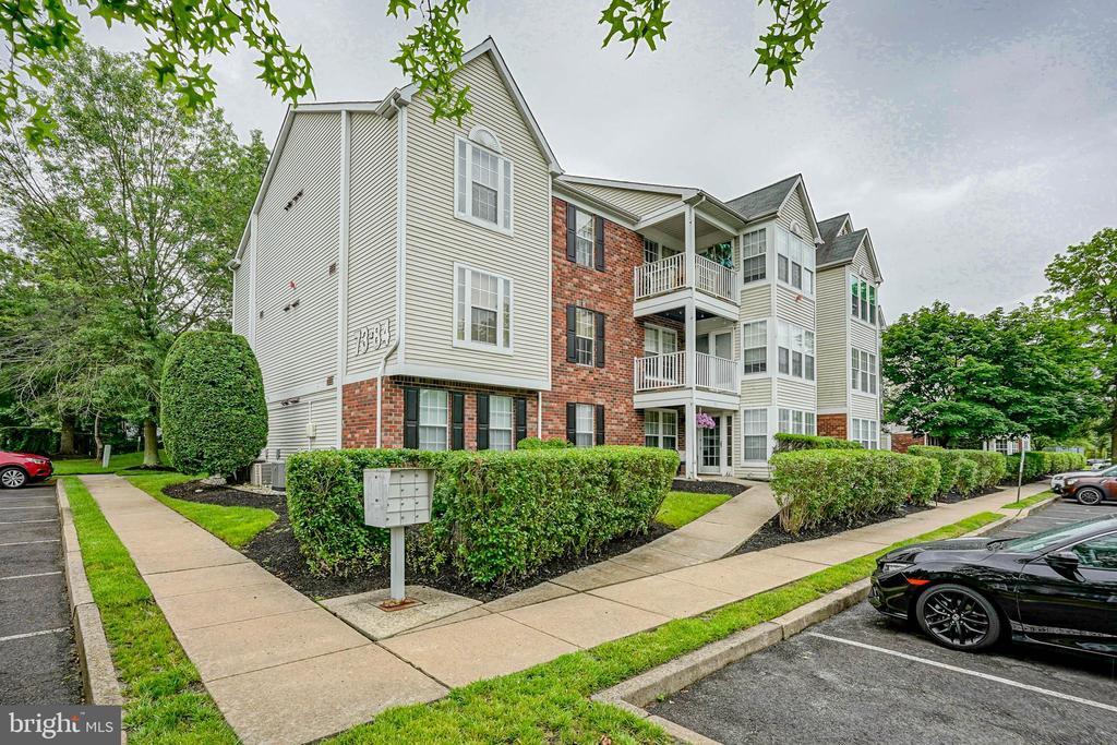 84 Eldon Way in Evesham, NJ - Building Photo