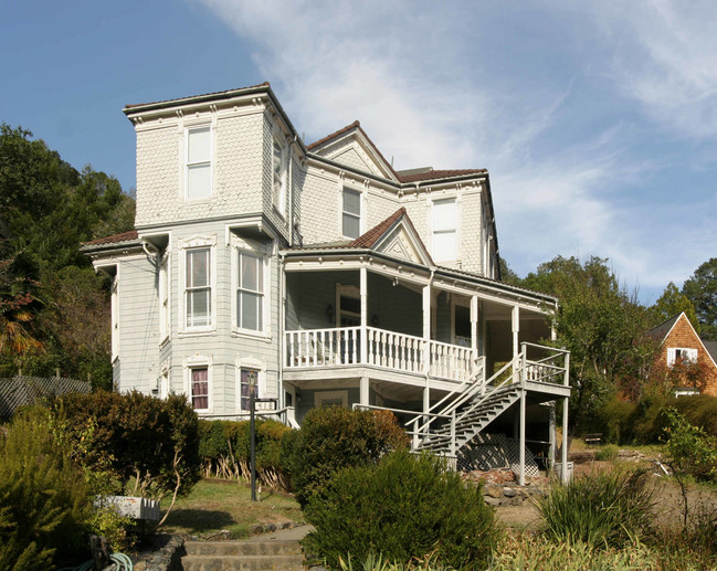 418 Throckmorton Ave in Mill Valley, CA - Building Photo - Building Photo