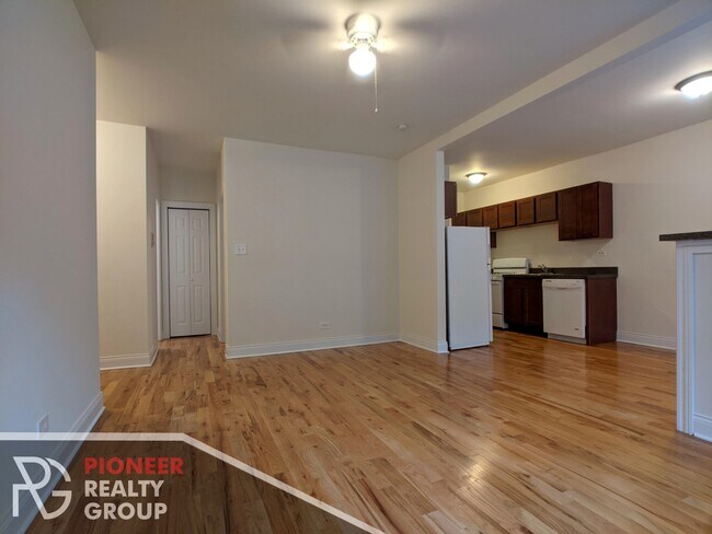 630 W Cornelia Ave in Chicago, IL - Building Photo - Building Photo