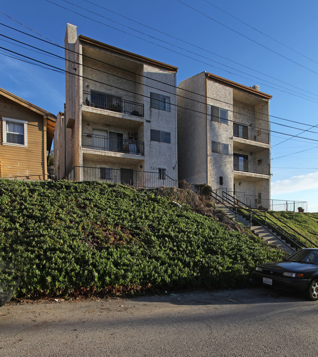 707 Bernard St in Los Angeles, CA - Foto de edificio - Building Photo