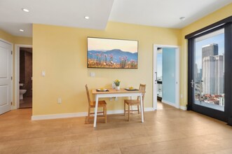 400 S Broadway, Unit 3406 in Los Angeles, CA - Building Photo - Building Photo