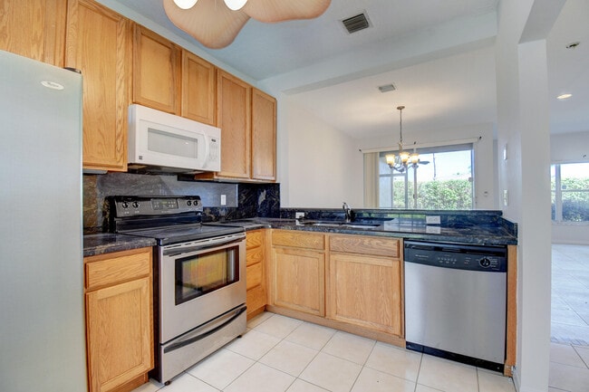 6414 Park Lake Cir in Boynton Beach, FL - Building Photo - Building Photo