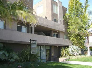 3653 Hughes Ave in Los Angeles, CA - Foto de edificio - Building Photo