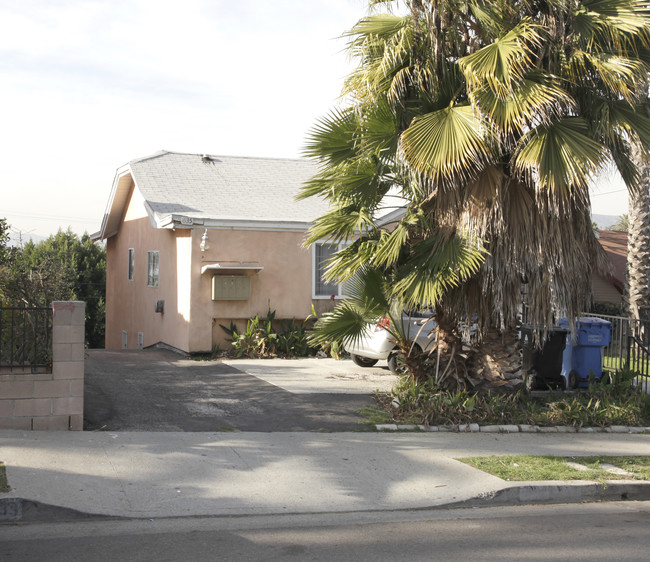 635-637 N Benton Way in Los Angeles, CA - Foto de edificio - Building Photo