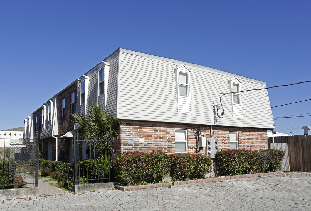 Azalea-Ridge-Condominiums in Metairie, LA - Building Photo