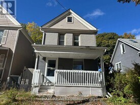 5205 Palmer Ave in Niagara Falls, ON - Building Photo