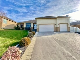 607 N 74th Ave in Yakima, WA - Building Photo