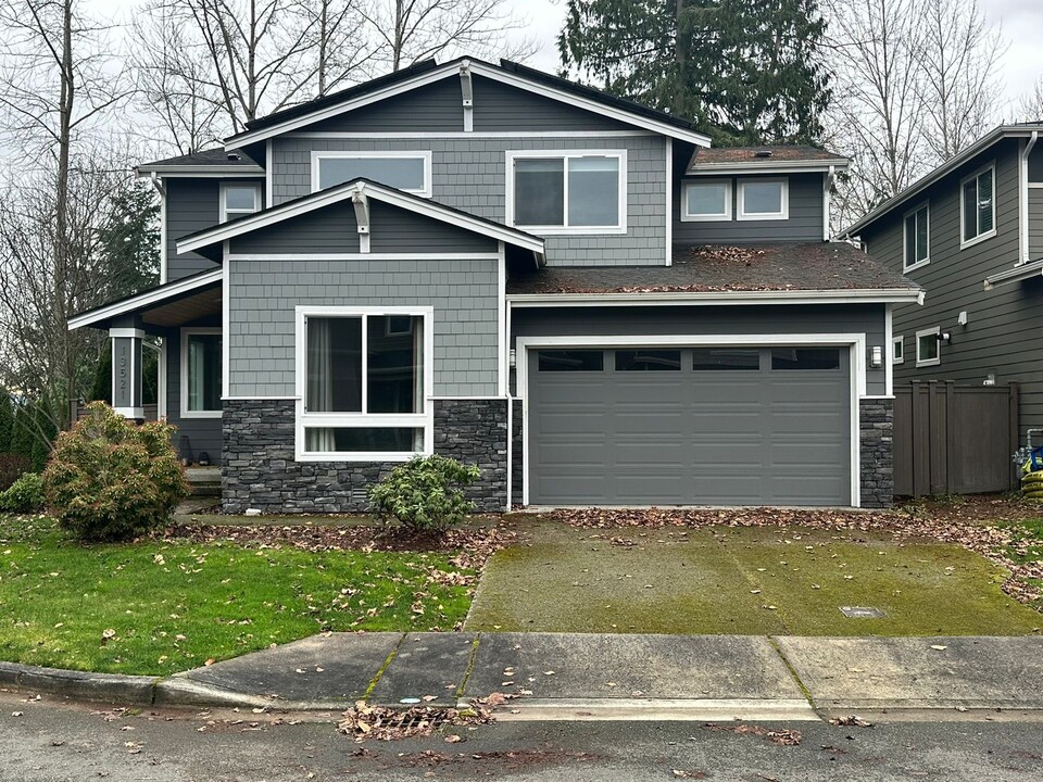 13521 NE 128th Pl in Kirkland, WA - Building Photo