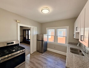 2163 Chesterland Ave in Lakewood, OH - Foto de edificio - Building Photo