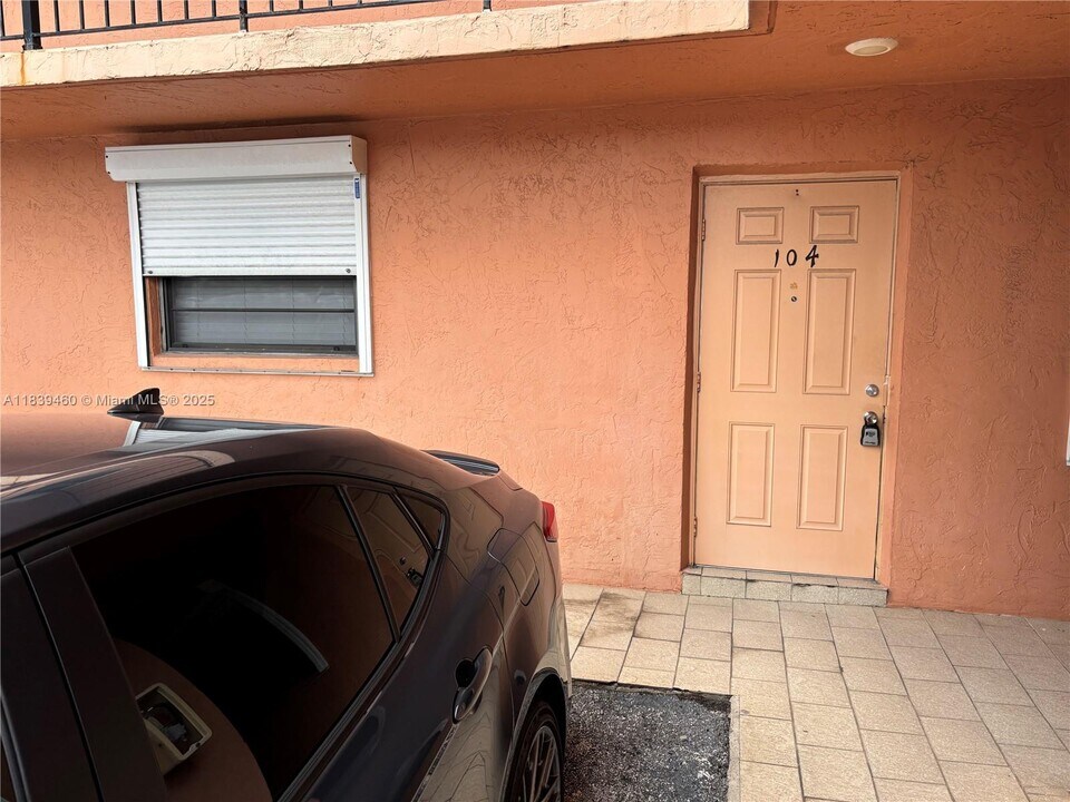 61 W 23rd St in Hialeah, FL - Building Photo