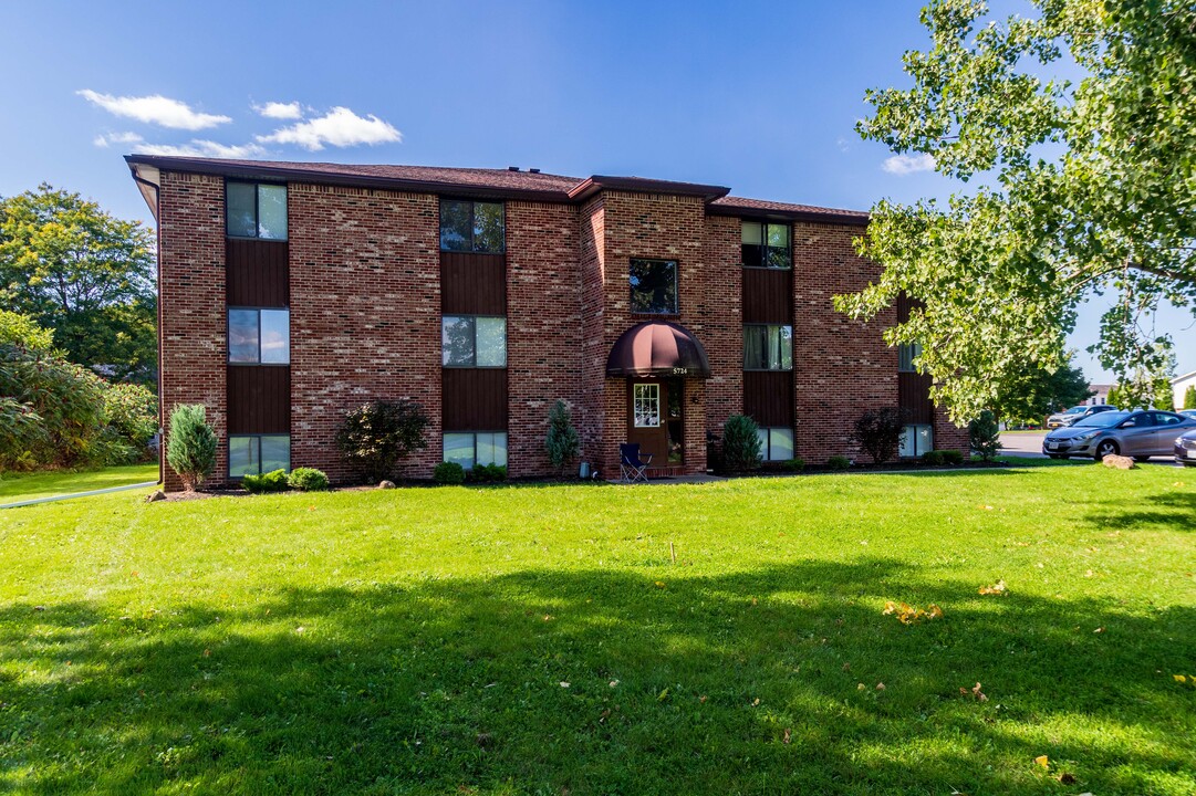 Ashwood Crossing in Lockport, NY - Foto de edificio