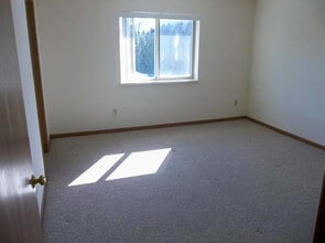 904 Whispering Way, Unit C in Cottage Grove, WI - Building Photo - Building Photo