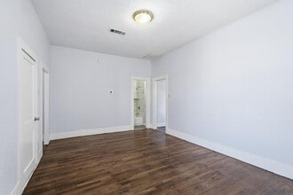 516 Mill St in Denton, TX - Foto de edificio - Building Photo