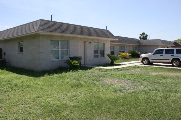 Las Palmas in San Benito, TX - Foto de edificio