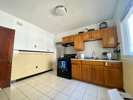 38 George St, Unit 1 in Medford, MA - Building Photo