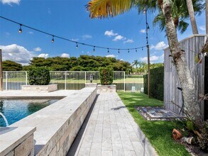 2414 Deer Creek Rd in Weston, FL - Building Photo - Building Photo