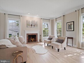 904 Locust St in Herndon, VA - Building Photo - Building Photo