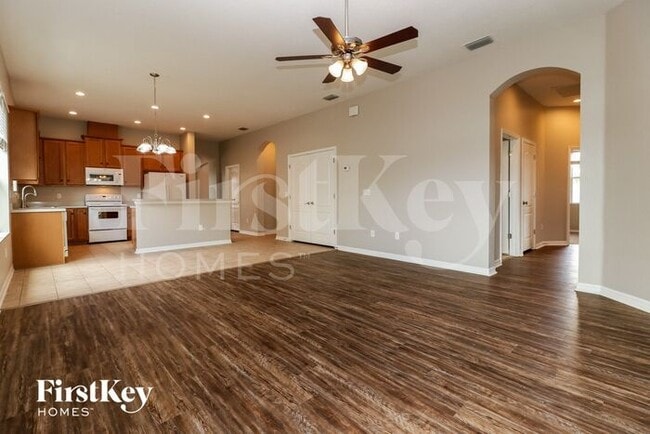 7727 Stoney Hill Dr in Wesley Chapel, FL - Building Photo - Building Photo