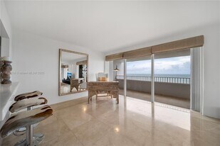 199 Ocean Lane Dr, Unit 901 in Key Biscayne, FL - Building Photo