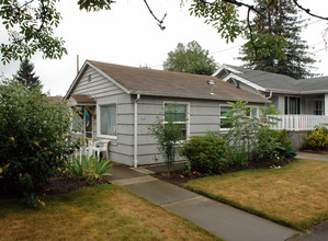 Highland Cottages in Salem, OR - Building Photo - Building Photo