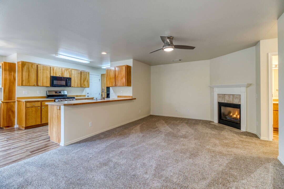 1923 NE Derek Dr in Bend, OR - Building Photo