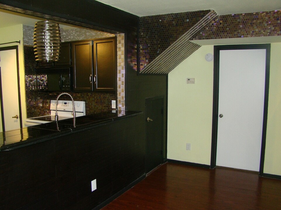 30 E Brown Rd in Mesa, AZ - Foto de edificio